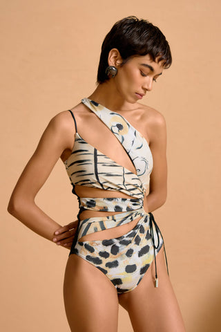 Zuri Illume Trikini - close-up of signature cut-out detailing | Shivan & Narresh